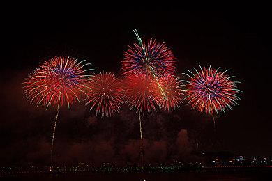 玩家自制天野喜孝版《最终幻想7：重制版》巴雷特